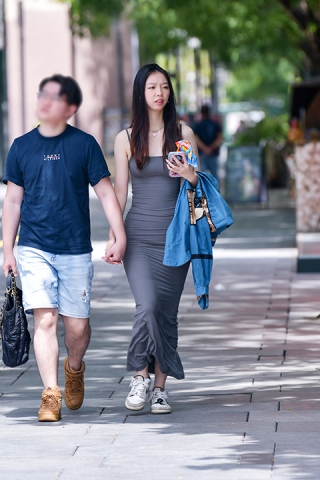 ★裹身长裙美女