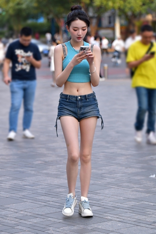 ★清纯热裤美女