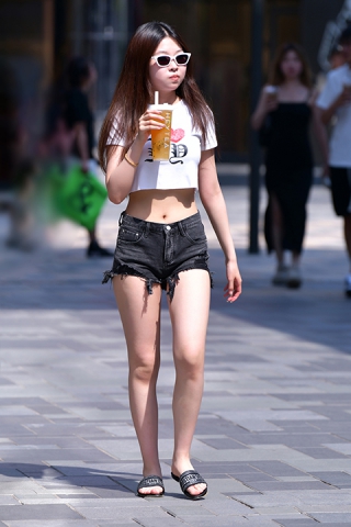 ★牛仔热裤小美女