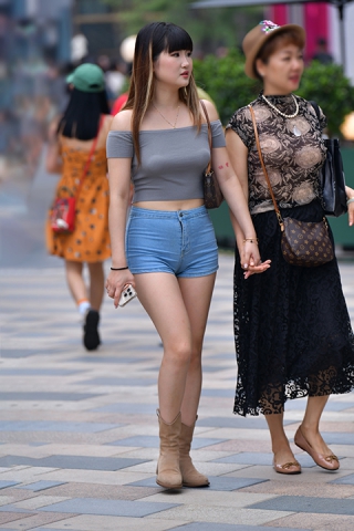 ★一字肩牛仔热裤美女