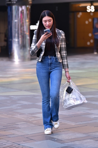 ★白皙牛仔裤美女