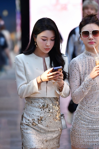 ★两位漂亮气质美女