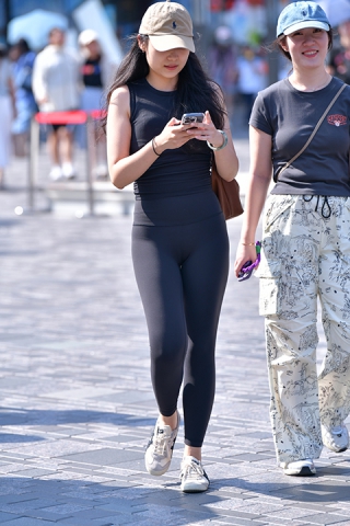 ★闺蜜紧身裤美女