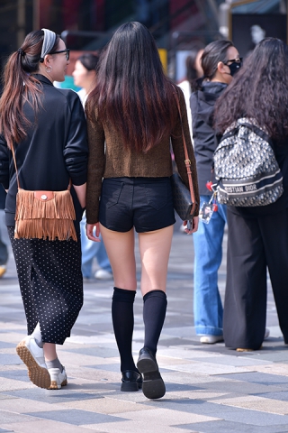 ★悄悄话逛街热裤美女