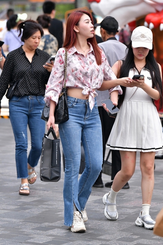 ★花衫牛仔裤美女