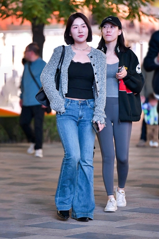 ★优雅紧身牛仔裤美女