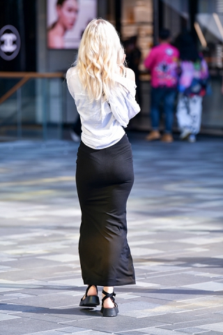 ★金发黑裙性感美女