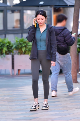 ★长腿紧身裤美女