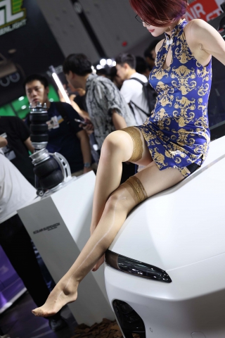 小思佳的长筒肉丝美腿