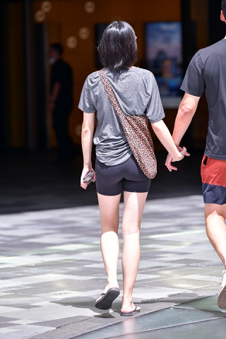 ★瑜伽紧身运动短裤美女