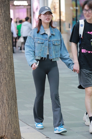 黑色瑜伽裤女友