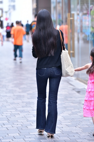 ★红美甲辣妈牛仔裤美女