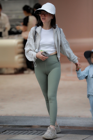 紧身瑜伽裤辣妈