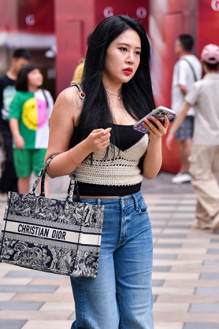 ★吊带牛仔裤美女