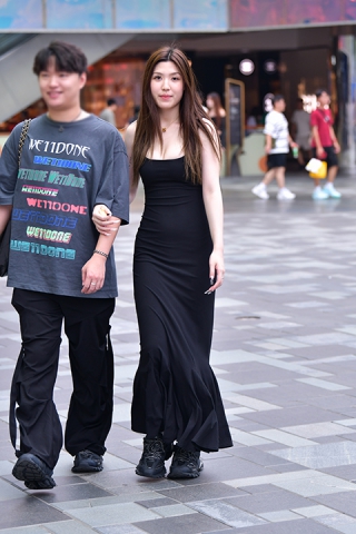 ★黑色气质长裙美女