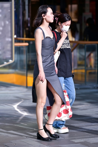 157 ★开叉长裙美女