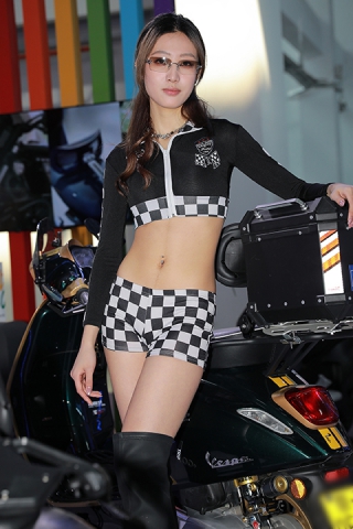 MZ黑白格眼镜热裤