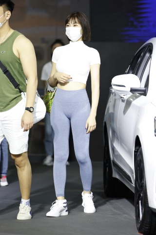 20201003瑜伽裤少妇