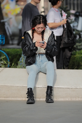 浅蓝牛仔裤女友