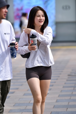 ★运动瑜伽紧身短裤美女