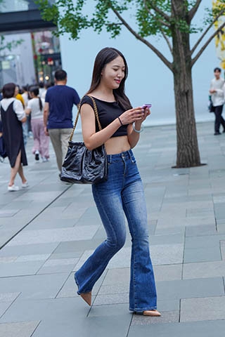 牛仔大长腿曼妙身姿