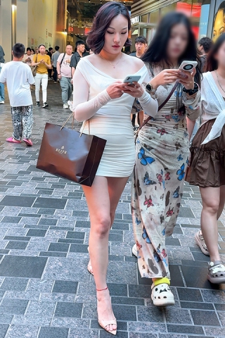 白色包臀裙美女（视频版）