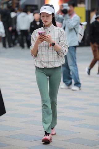 紧身绿色瑜伽裤