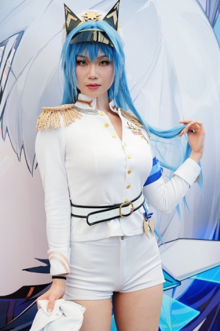 蓝发紧身制服长腿（6K）