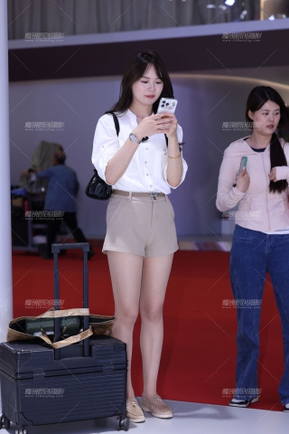 20250429卡其色短裤肉丝轻熟女