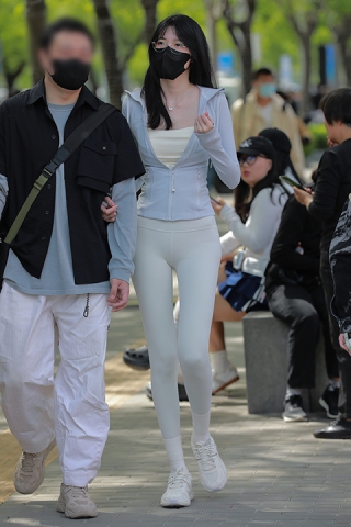 白色瑜伽裤女友