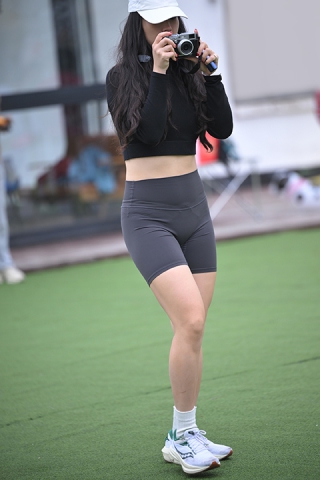 听说是打棒球的