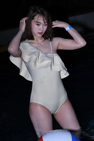 连体泳衣好闺蜜