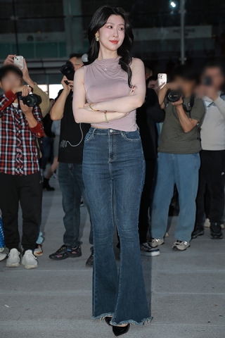 弦酷牛仔裤美女